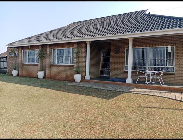 3 BEDROOM HOUSE FOR SALE IN BELFORT ESTATE